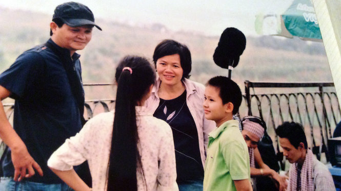 Vợ chồng đạo diễn Nhuệ Giang và Thanh Vân hướng dẫn diễn viên phim Tâm hồn mẹ