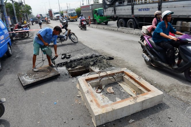 Tái lặp mặt đường bê bối, kém chất lượng trên quốc lộ 1 đoạn qua Q.12, TP.HCM - Ảnh: QUANG ĐỊNH