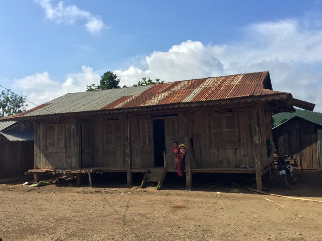 Một ngôi nhà dài truyền thống của người Churu ở làng Ma Đanh, xã Tu Tra, huyện Đơn Dương - Ảnh: THÁI LỘC