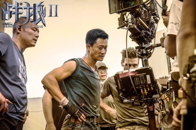 Trong phim Chiến lang 2, Ngô Kinh đảm nhận cùng lúc 3 vai trò: biên kịch, đạo diễn kiêm nam chính - Ảnh: Sina
