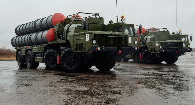 Hệ thống tên lửa di động S-400 Triumph của Nga - Ảnh: REUTERS