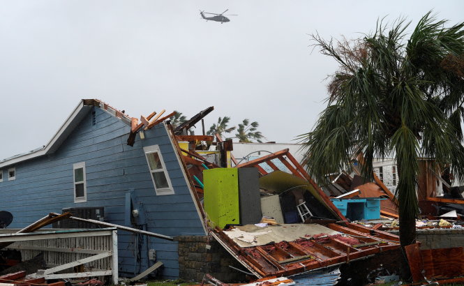 Căn nhà đổ sập do bão Harvey ở thành phố Rockport, bang Texas, ngày 26-8 - Ảnh: REUTERS
