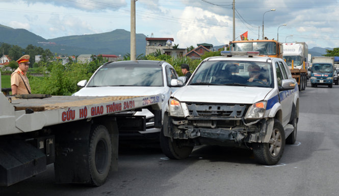 Xe CSGT bị đâm hỏng - Ảnh: Cơ quan công an cung cấp