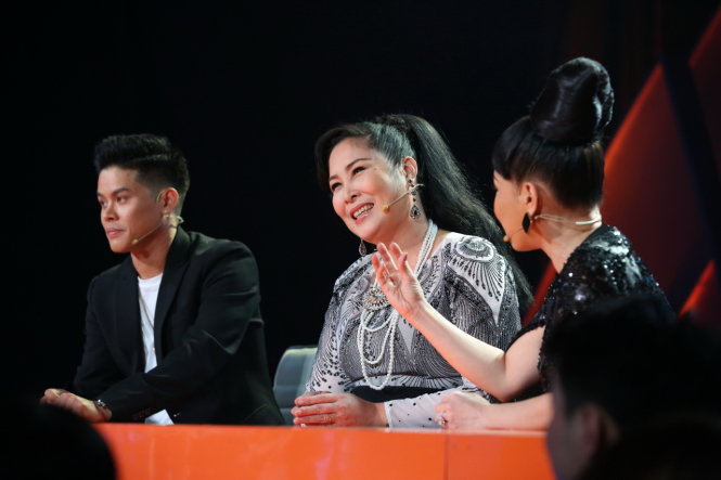 Bộ ba giám khảo của Bước nhảy ngàn cân (trái qua): John Huy Trần, Hồng Vân và Việt Hương - Ảnh: Lê Nhân