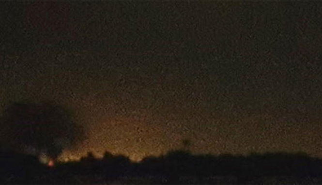 Hình ảnh nhà máy Arkema tại Texas phát nổ vào rạng sáng 31-8 - Ảnh: Twitter