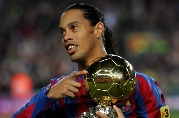 ​Ronaldinho giải nghệ