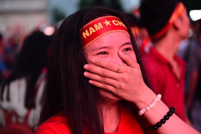 Người Sài Gòn -xúc động vui mừng sau chiến thắng của đội tuyển U-23 Việt Nam -  Ảnh: QUANG ĐỊNH