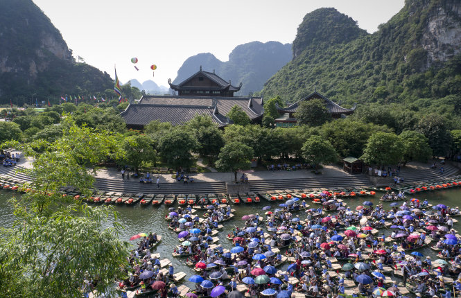 Lễ hội Tràng An, Ninh Bình hay còn gọi là Lễ hội Thánh Quý - Minh Đại Vương được tổ chức hàng năm vào tháng 3 âm lịch . Tham gia lễ hội có gần 1.000 chiếc thuyền đưa du khách chiêm ngưỡng vẻ đẹp của