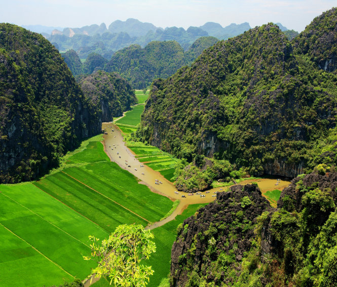 Tràng An là một bức tranh tuyệt vời dưới mọi góc nhìn. -Ảnh: Đinh Hữu Ngợt