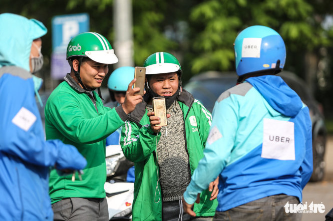 Thỏa thuận “từ trên cao” để lại bao cảnh dở khóc dở cười. Ảnh: Nam Trần