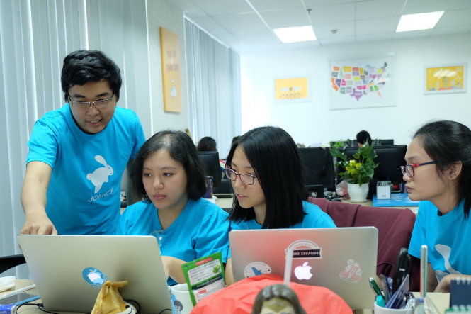 Nhóm phụ trách phát triển blockchain còn rất trẻ của startup Jobhop. Ảnh: VŨ THỦY
