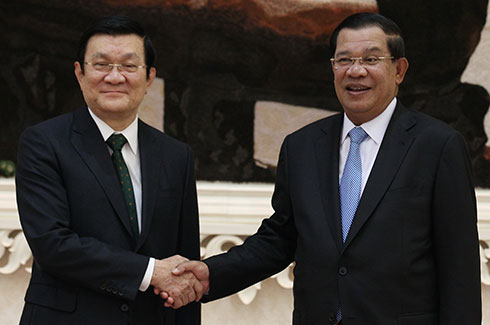 Chủ tịch nước Trương Tấn Sang (trái) và Thủ tướng Hun Sen - Ảnh: V.V.Thành