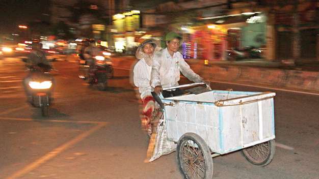 Lầm lũi mưu sinh không định ngày tết đoàn viên