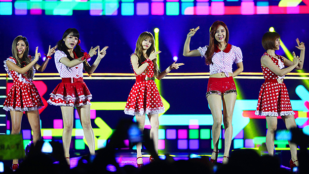 Nhóm nhạc T-ara trong lần biểu diễn tại Hà Nội năm 2012 - Ảnh: N.Khánh