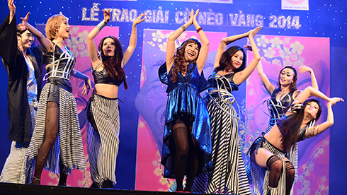 Trích đoạn nhạc kịch Vũ nữ trên sân khấu lễ trao giải Cù nèo vàng 2014 vào tháng 1-2015 - Ảnh: T.T.D.