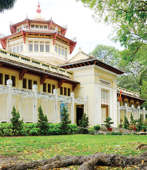 Bảo tàng Lịch sử TP.HCM trong khuôn viên Thảo cầm viên - Ảnh: Hoài LINH