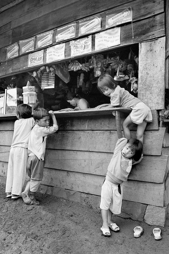 Trẻ em tại xã Lát, Đà Lạt - Ảnh chụp năm 2003