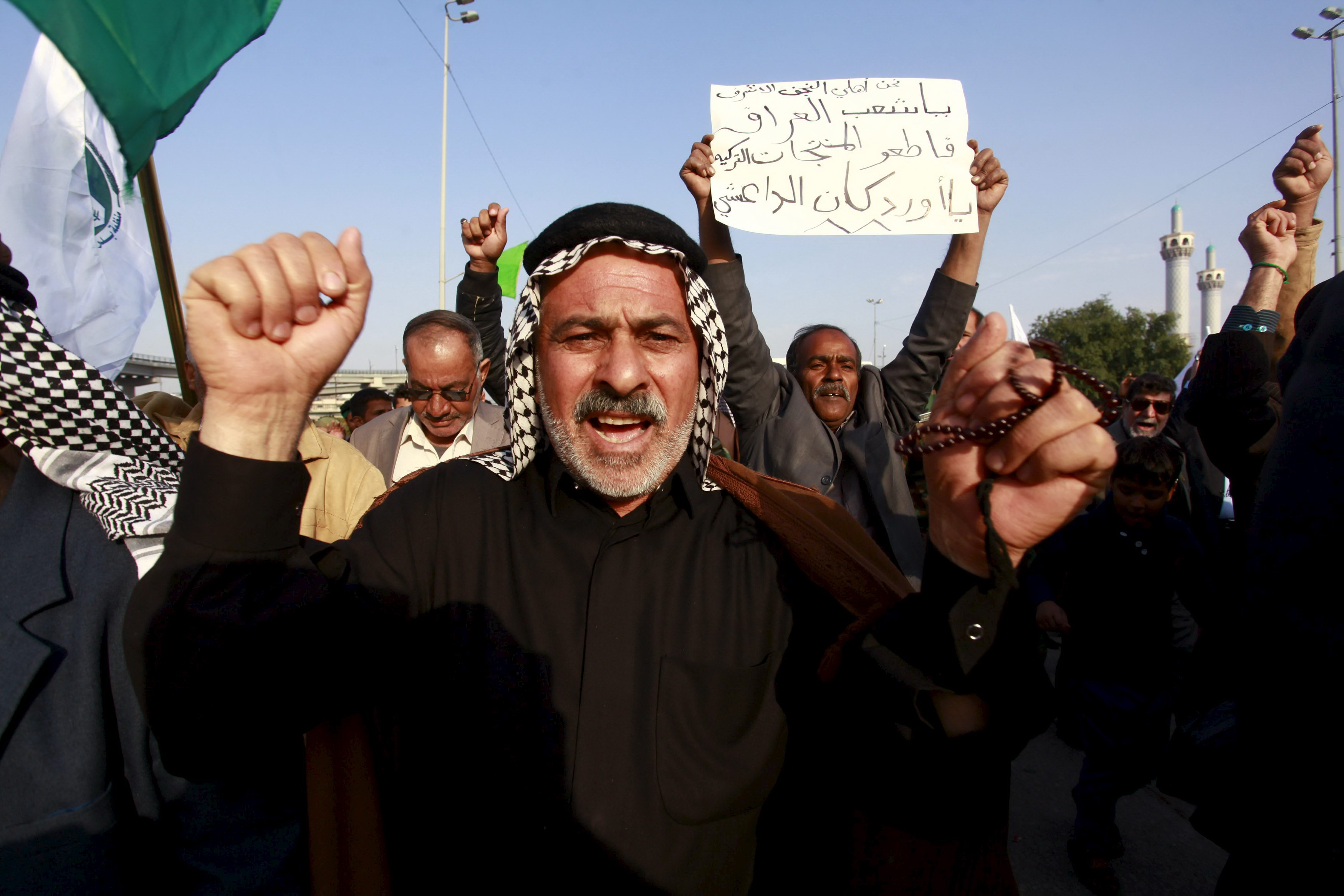 Người dân Iraq biểu tình đòi Thổ Nhĩ Kỳ rút quân khỏi nước này - Ảnh: Reuters