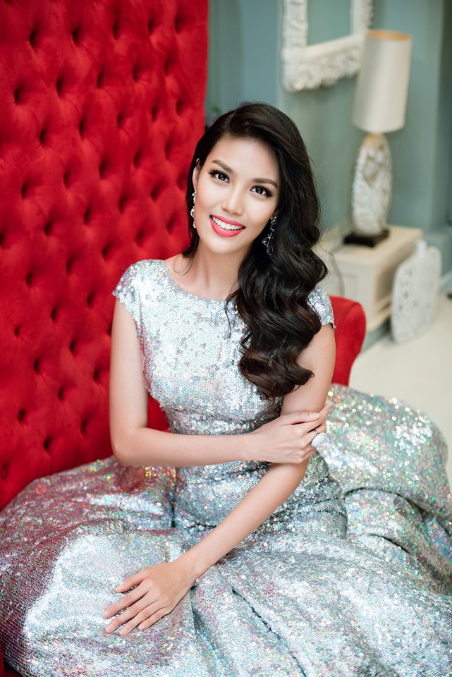 Phạm Hương (trái) và Lan Khuê - hai nhan sắc VN đã tham gia cuộc thi Hoa hậu hoàn vũ và Hoa hậu thế giới 2015 - Ảnh: Facebook của nhân vật