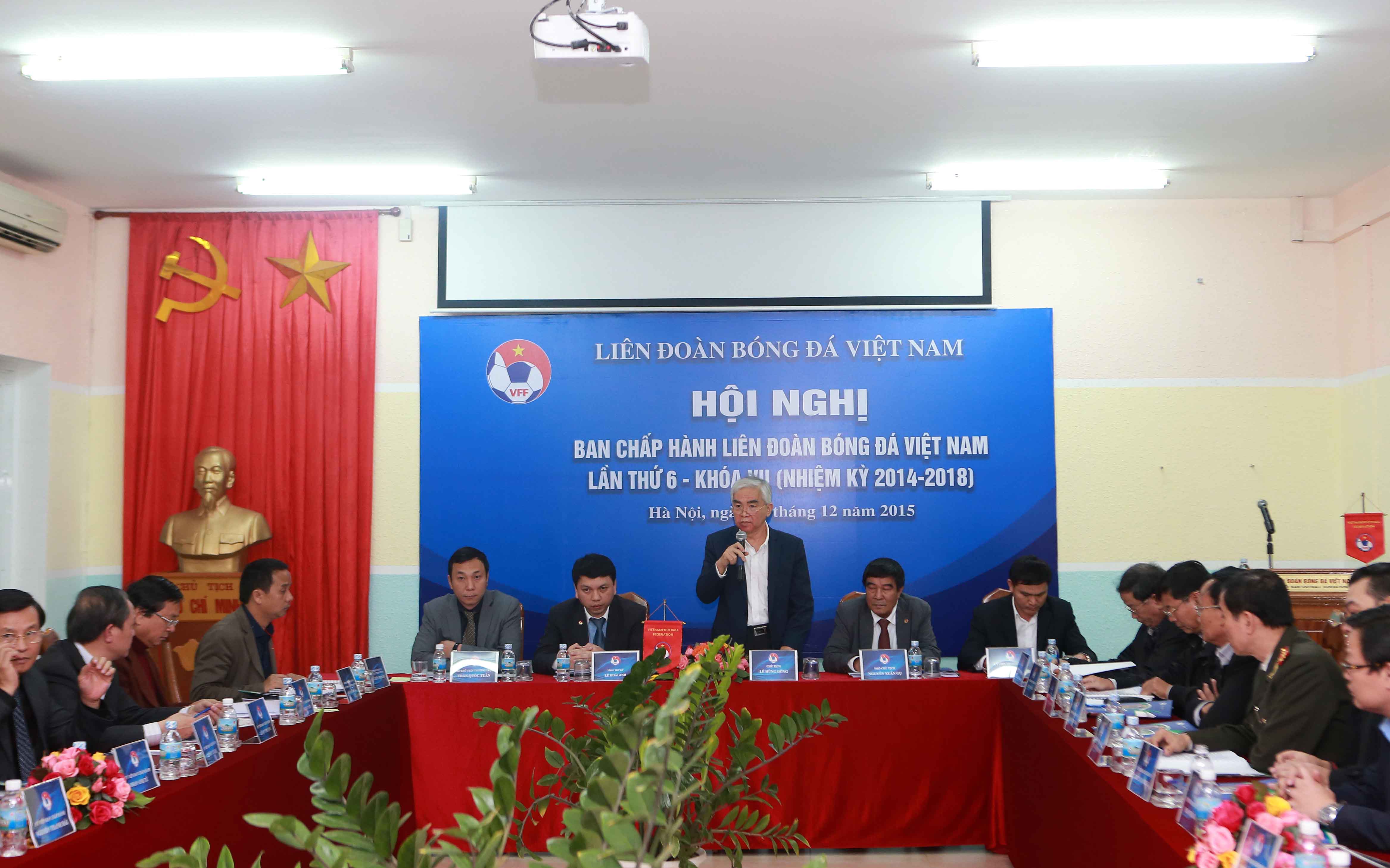 Chủ tịch VFF Lê Hùng Dũng phát biểu tại hội nghị - Ảnh: Nam Khánh