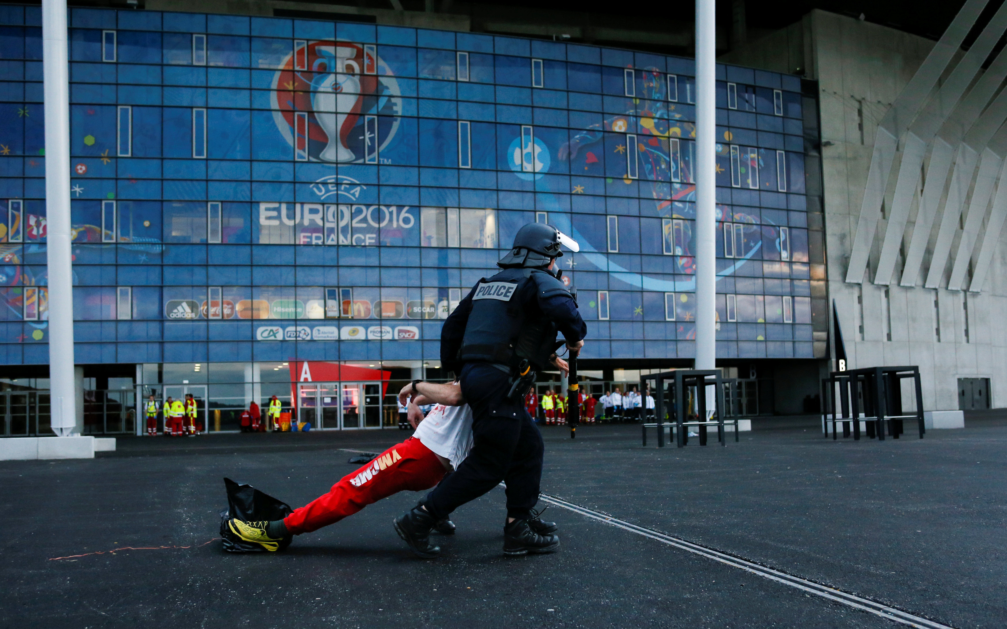 Cảnh sát Pháp diễn tập chống khủng bố trước thềm Euro 2016. Ảnh: Reuters