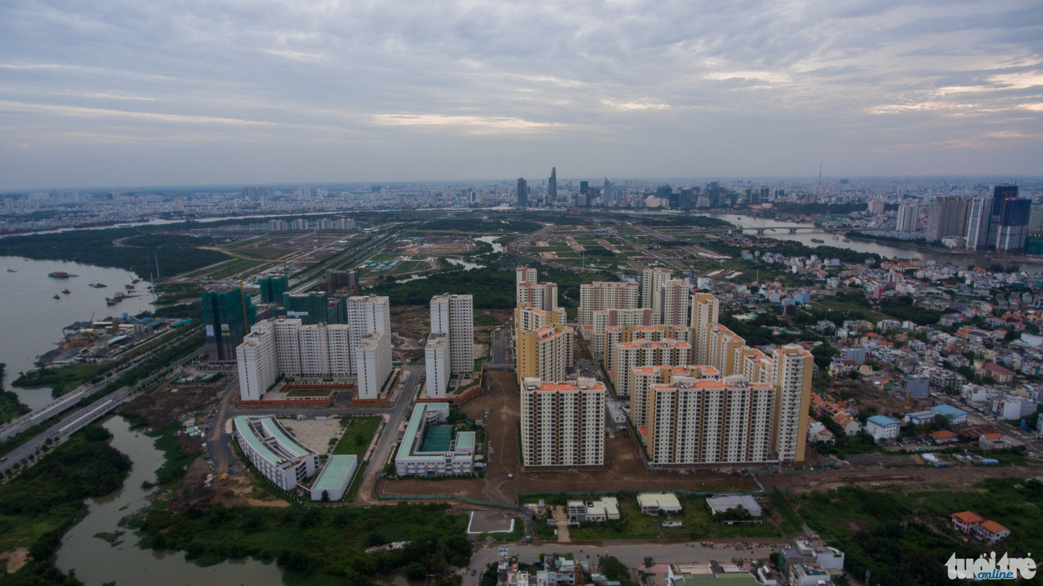 Một khu chung cư với hàng ngàn căn hộ đã hoàn thiện đưa vào sử dụng ở khu đô thị mới Thủ Thiêm - Thuận Thắng
