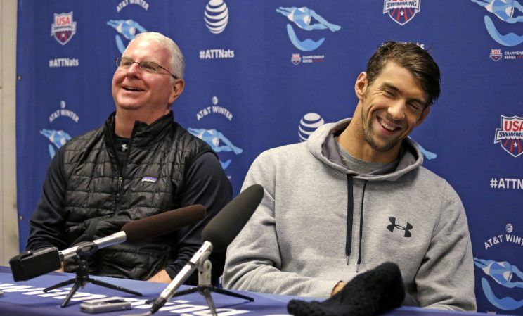  Michael Phelps (trái) và HLV Bob Bowman tại Olympic Rio. Ảnh: REUTERS