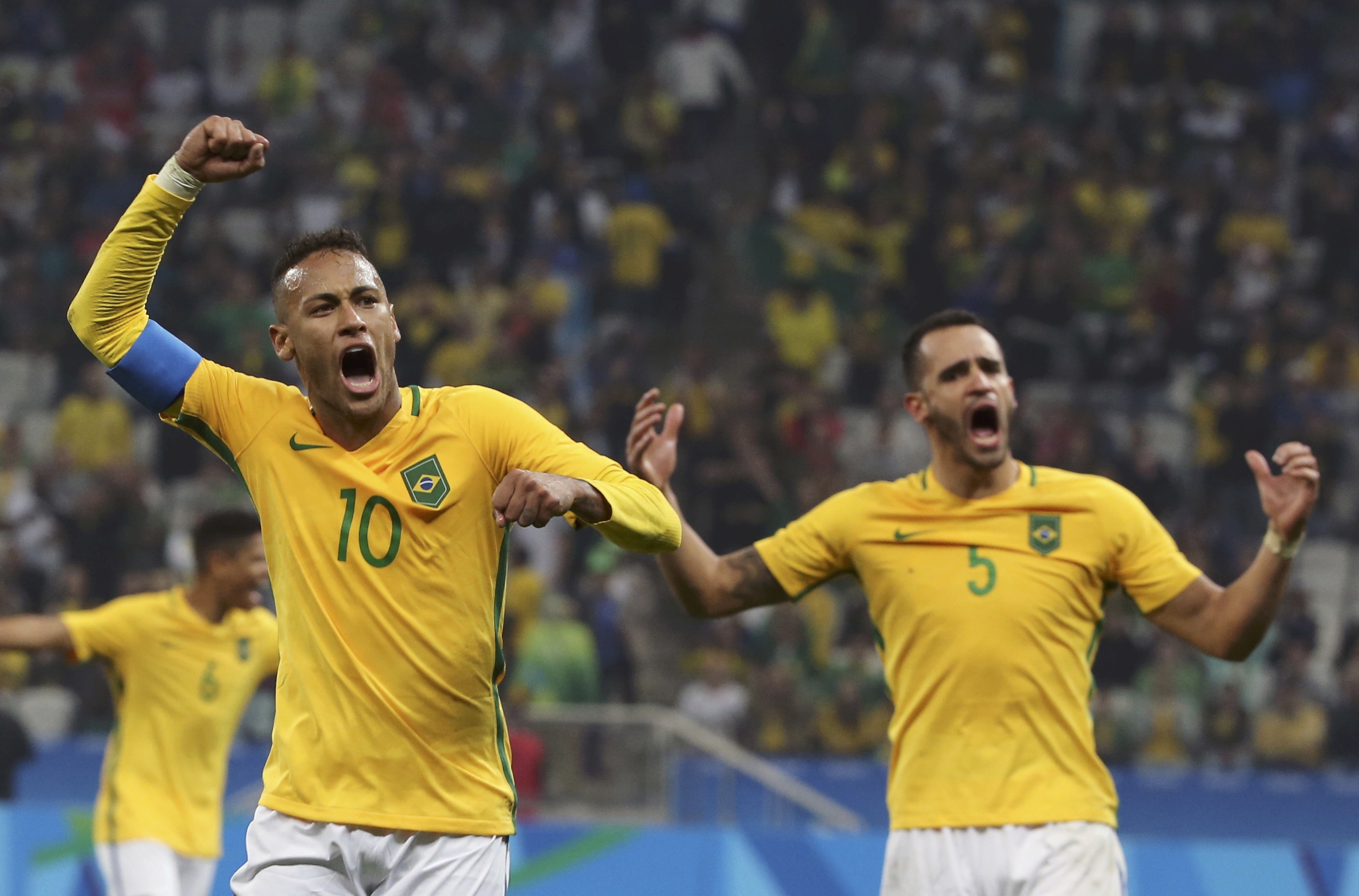 Thi đấu trên sân Maracana, Neymar và các đồng đội hứa hẹn sẽ còn bùng nổ hơn. Ảnh: REUTERS