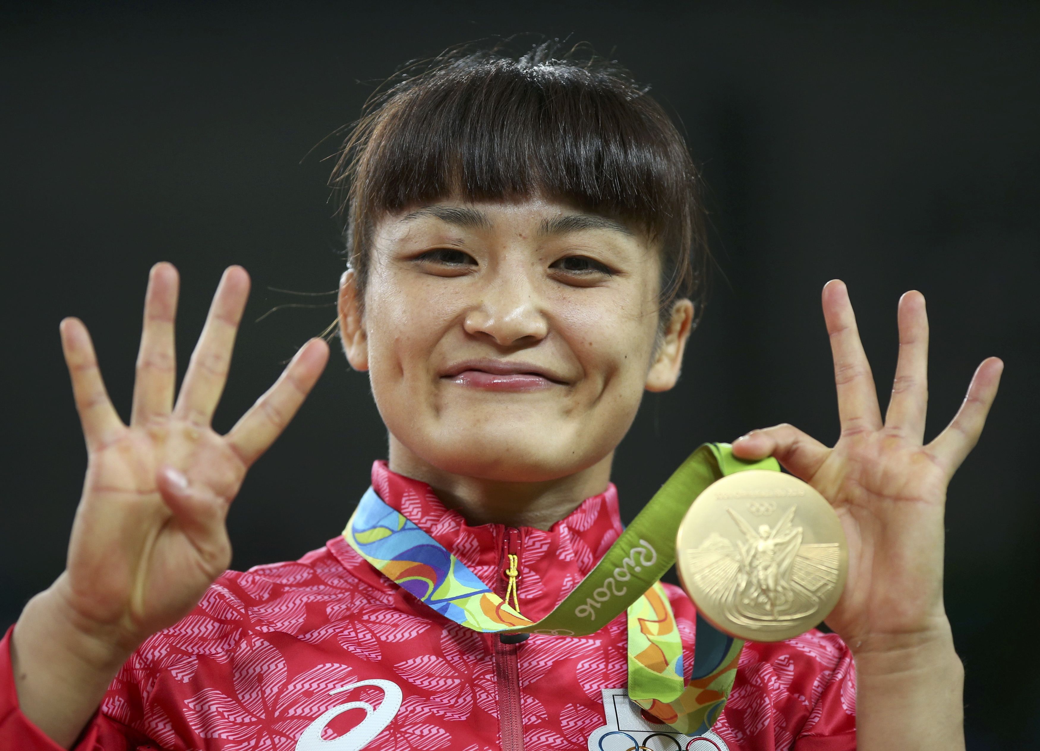 Icho trên bục nhận HCV thứ tư liên tiếp tại 4 kỳ Olympic. Ảnh: REUTERS