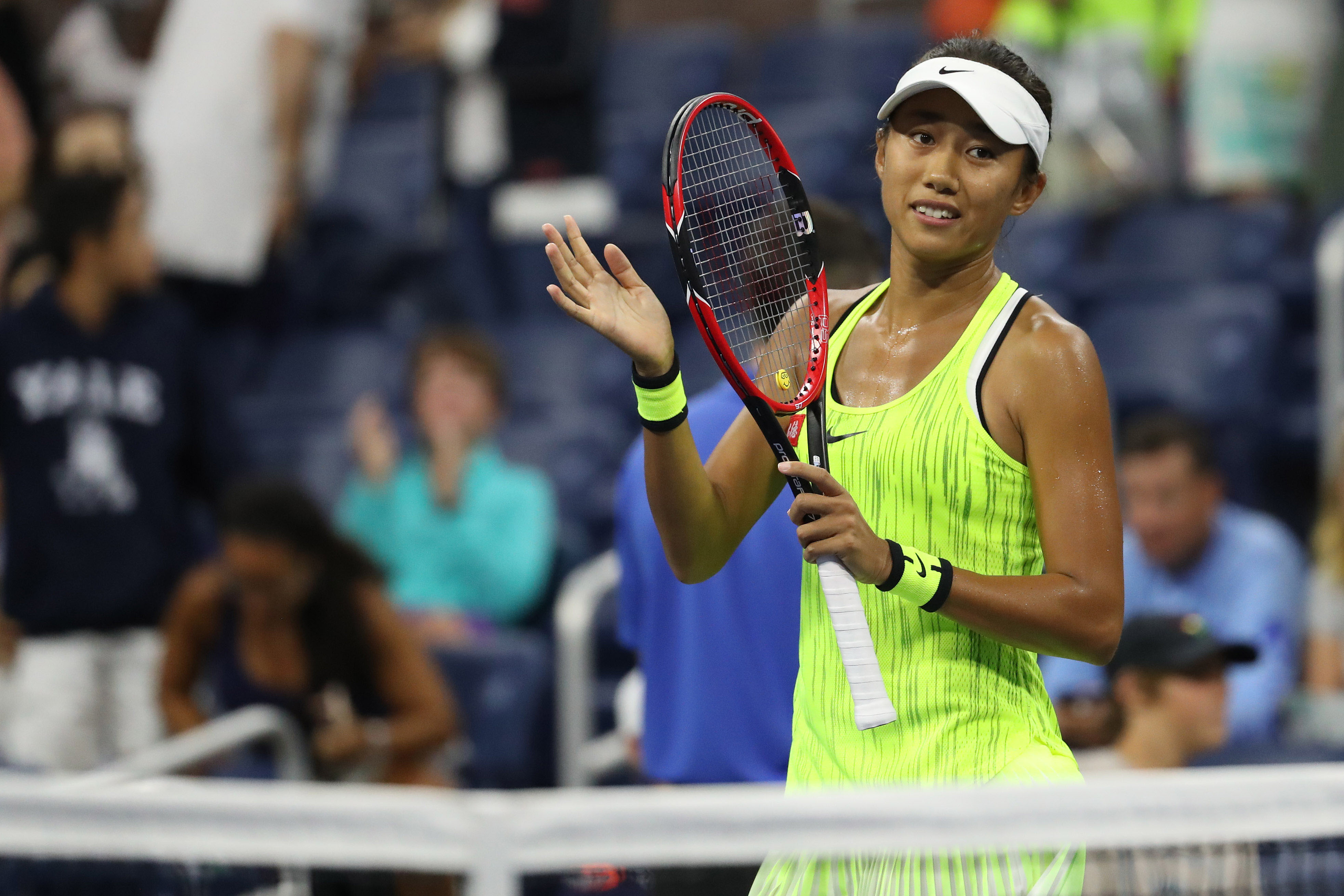 Zhang Shuai đánh bại tay vợt đàn chị đánh cặp ở nội dung đội nữ để tiến vào vòng 3. Ảnh: REUTERS