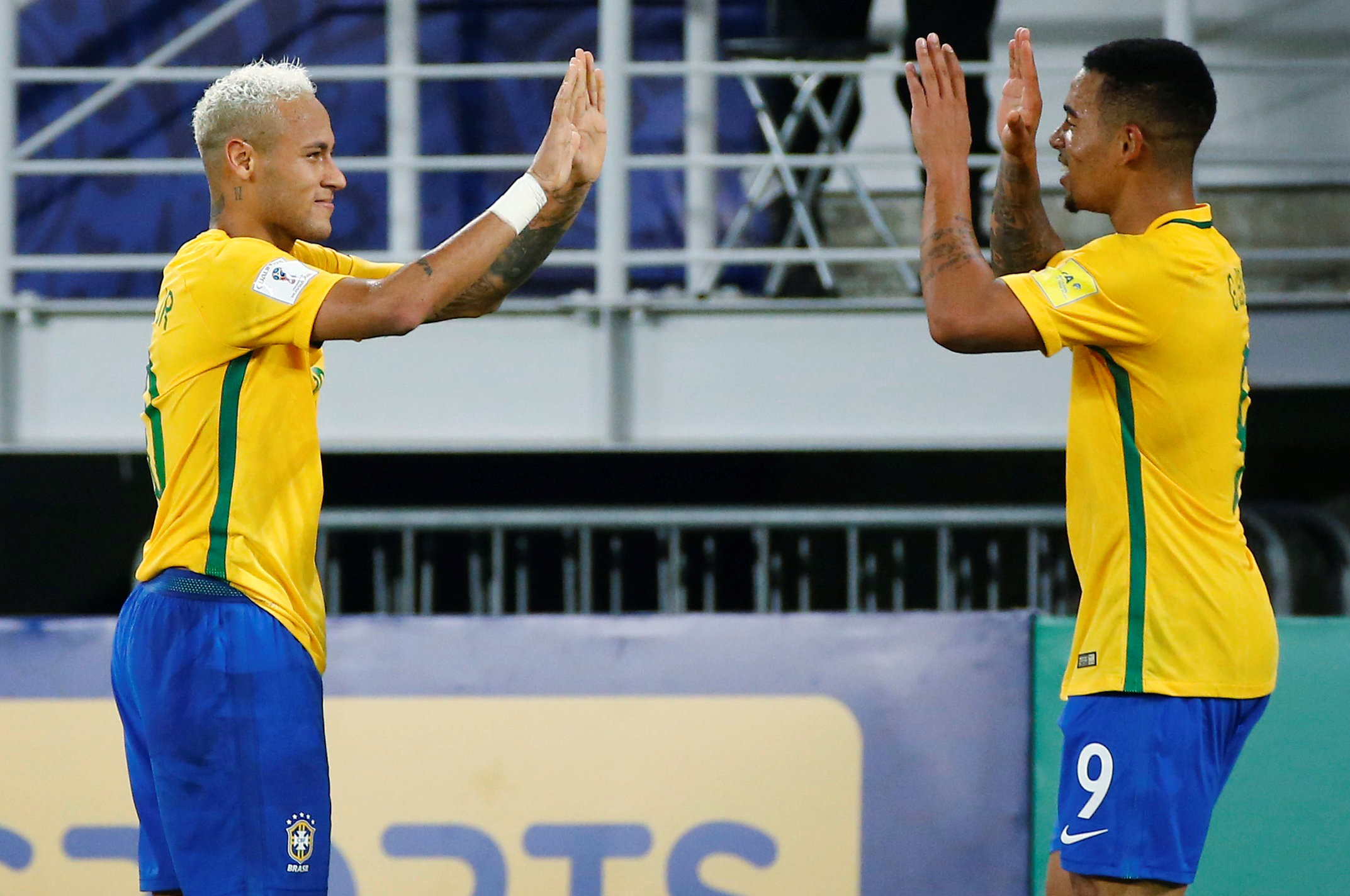 Neymar ăn mừng bàn thắng vào lưới Bolivia. Ảnh: REUTERS