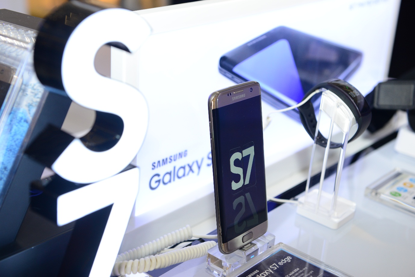 Galaxy S7 và Galaxy S7 edge là hai nhân vật trung tâm thu hút mọi ánh nhìn tại Galaxy Studio lần này