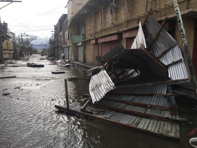 Khung cảnh xác xơ ở TP Tuguegarao, tỉnh Cagayan sau khi siêu bão tràn qua - Ảnh: TWITTER