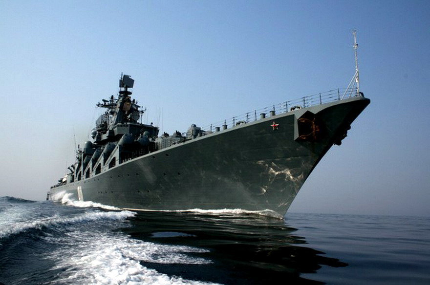 Tuần dương hạm mang tên lửa Varyag - ảnh: RIA