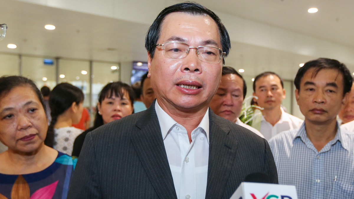 Ông Vũ Huy Hoàng trả lời báo chí khi còn là Bộ trưởng Bộ Công thương - Ảnh: Việt Dũng