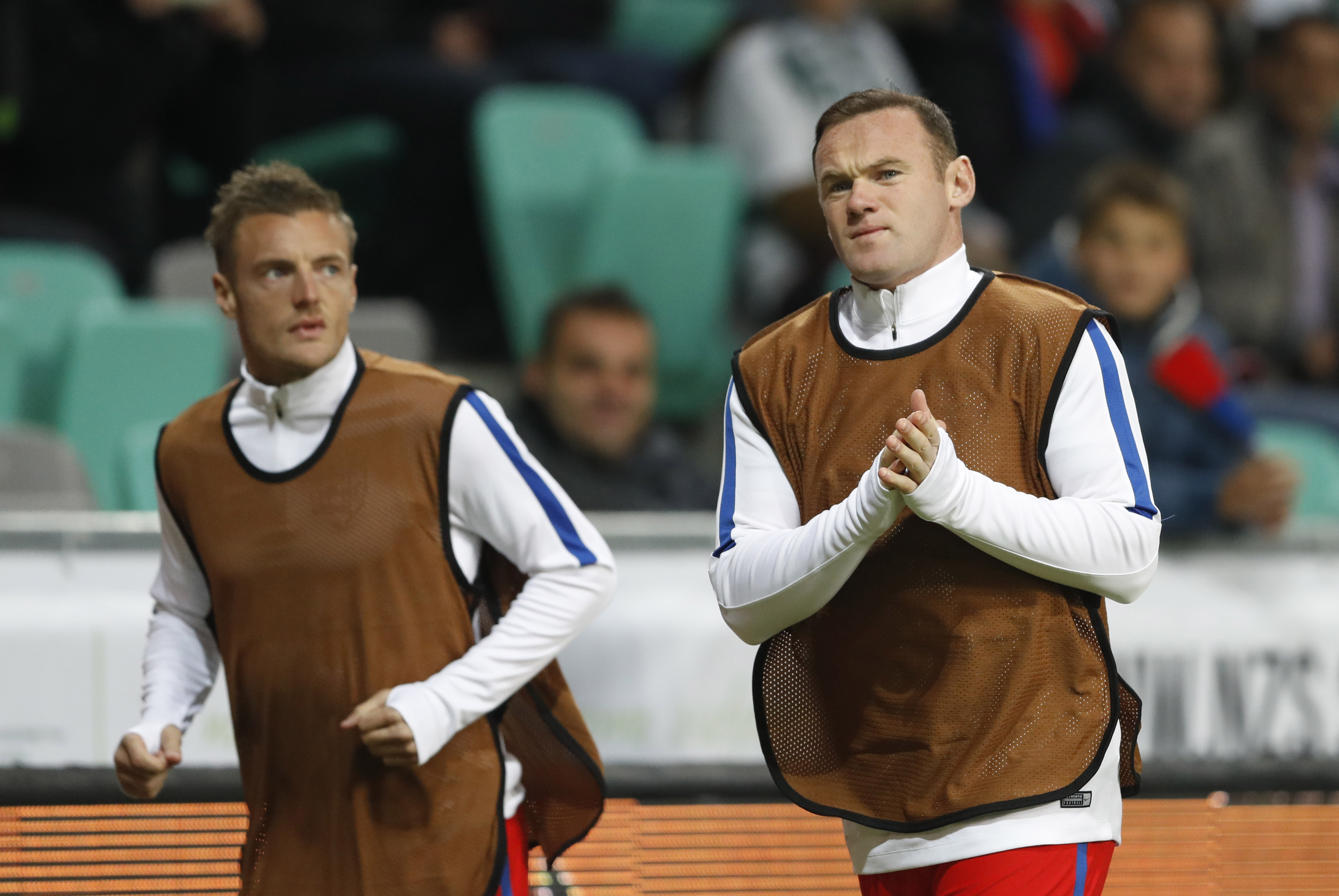 Wayne Rooney (phải) sẽ có tên trong đội hình xuất phát của tuyển Anh. Ảnh: REUTERS