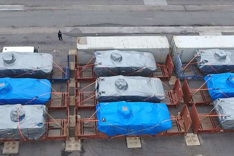 9 chiếc xe bọc thép của Lực lượng vũ trang Singapore trên đường về từ Đài Loan bị hải quan Hong Kong bắt giữ - ảnh: FactWire