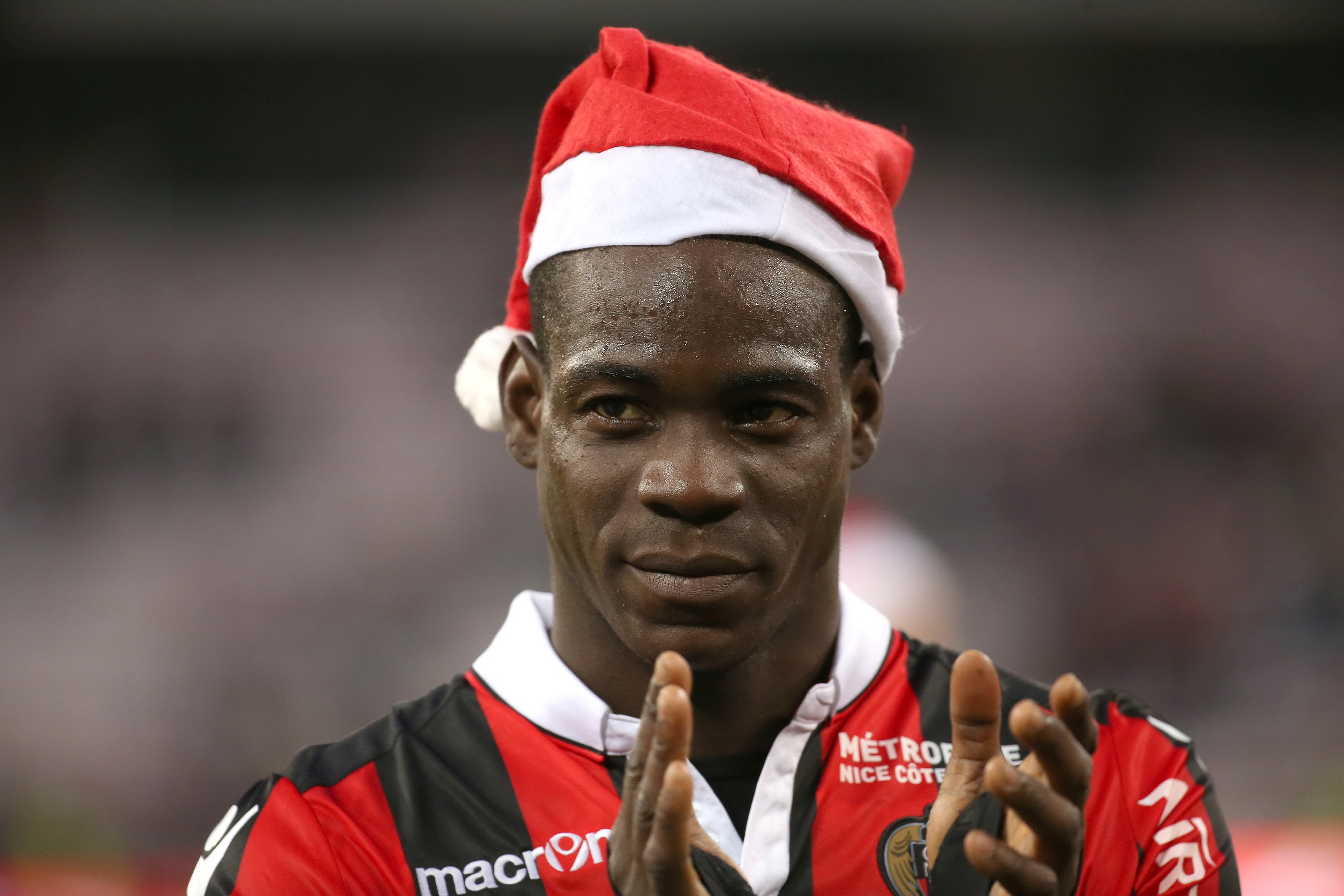 Balotelli ăn mừng chiến thắng trước Dijon. Ảnh: REUTERS