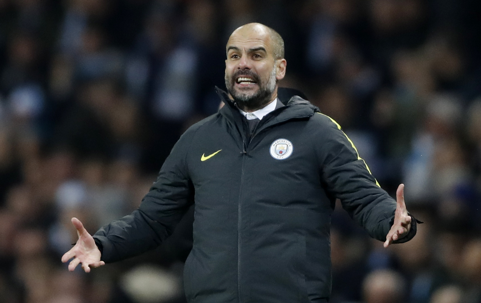 HLV Guardiola sẽ cùng M.C bước vào tuần lễ thi đấu đầy khó khăn. Ảnh: REUTERS
