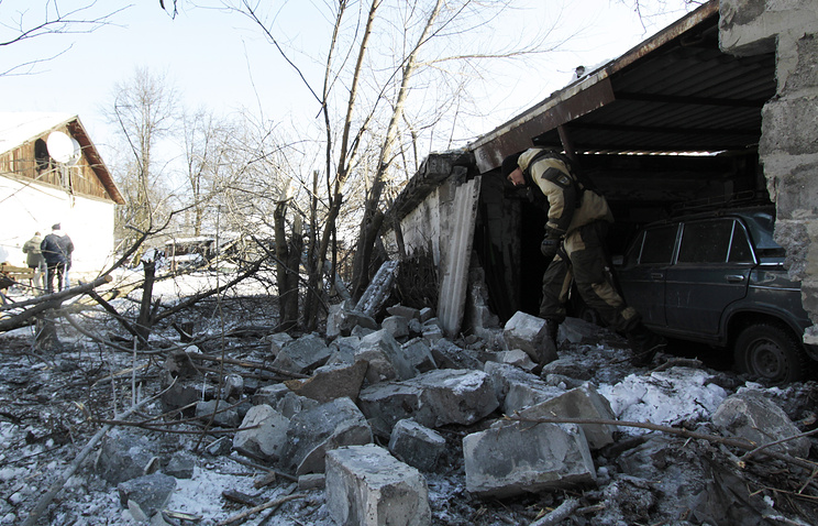 Một khu dân cư bị ảnh hưởng bởi chiến sự ở miền đông Ukraine - ảnh: TASS