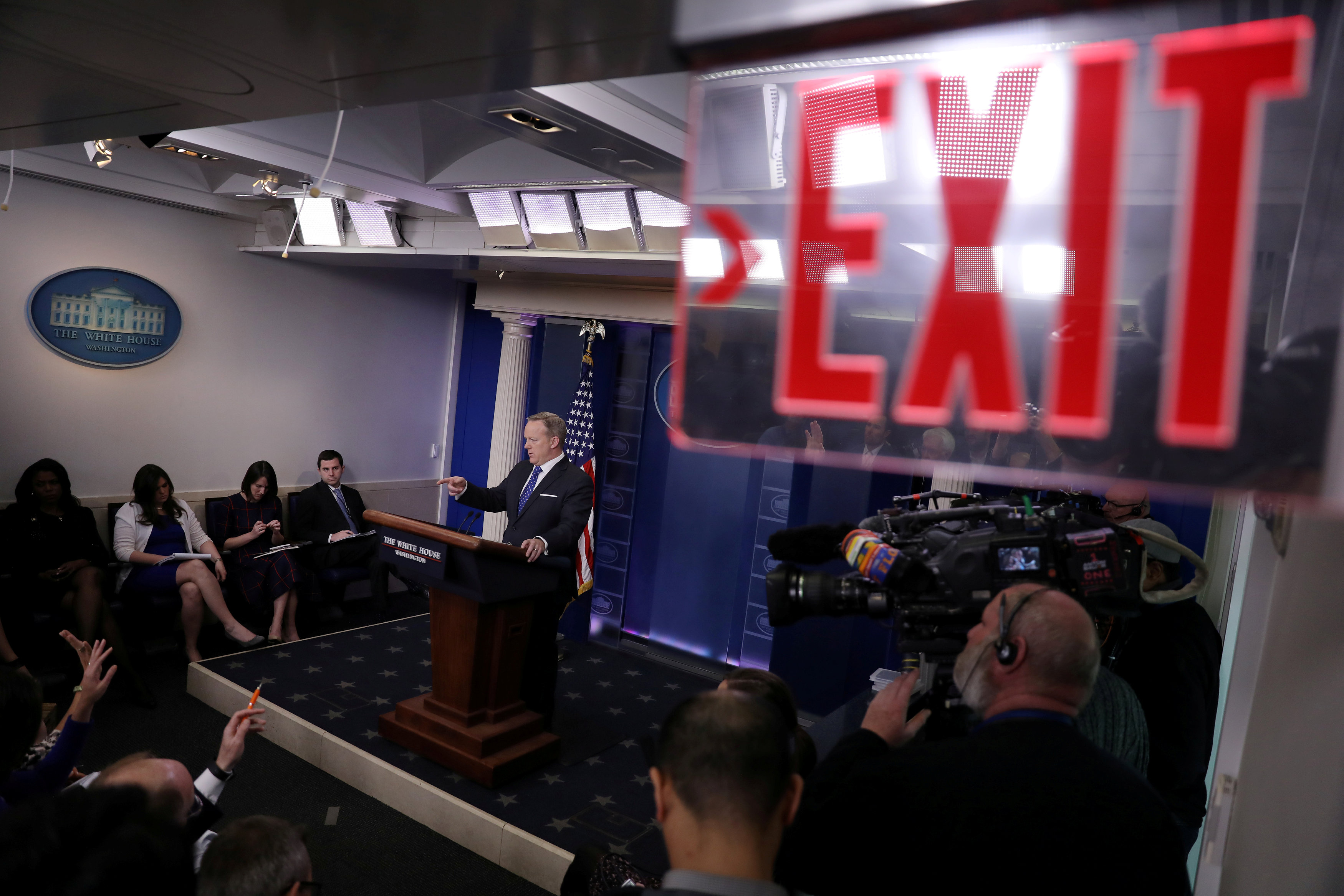 Buổi họp báo tại Nhà Trắng ngày 21-2 do Thư ký báo chí Sean Spicer chủ trì - ảnh: Reuters