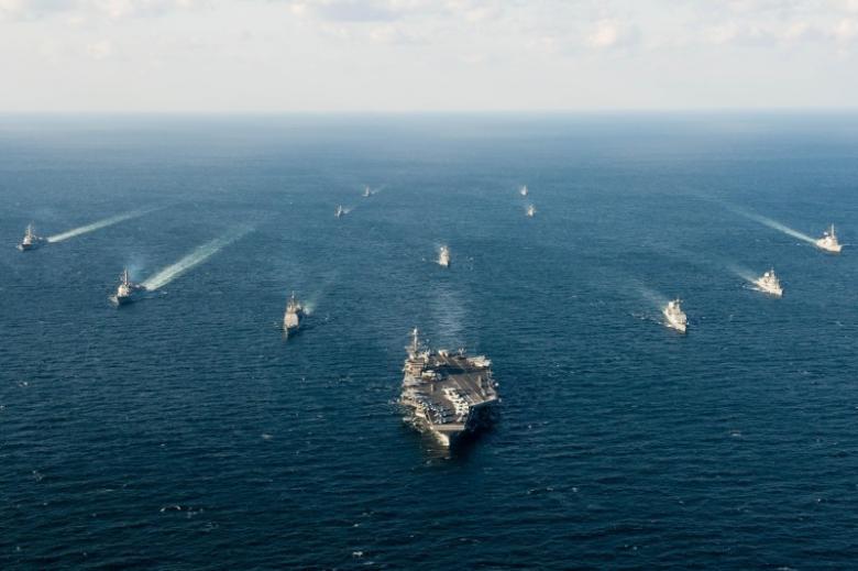 Tàu hải quân Mỹ và Hàn Quốc dàn đội hình tại một vùng nước gần bán đảo Triều Tiên ngày 24-3-2016 - Ảnh: REUTERS