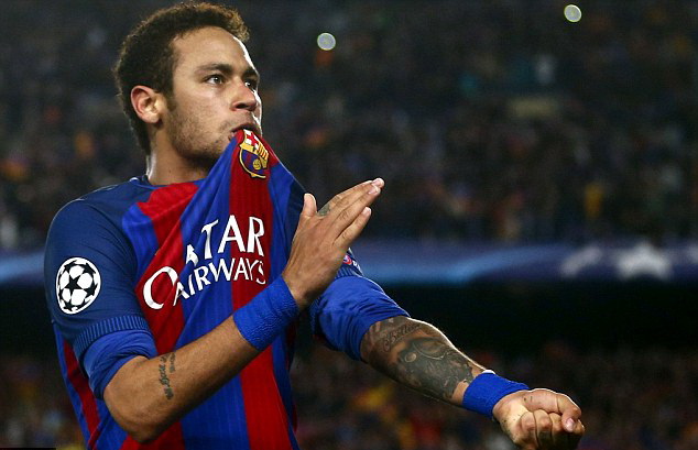 Neymar ăn mừng bàn thắng vào lưới Barca. Ảnh: REUTERS