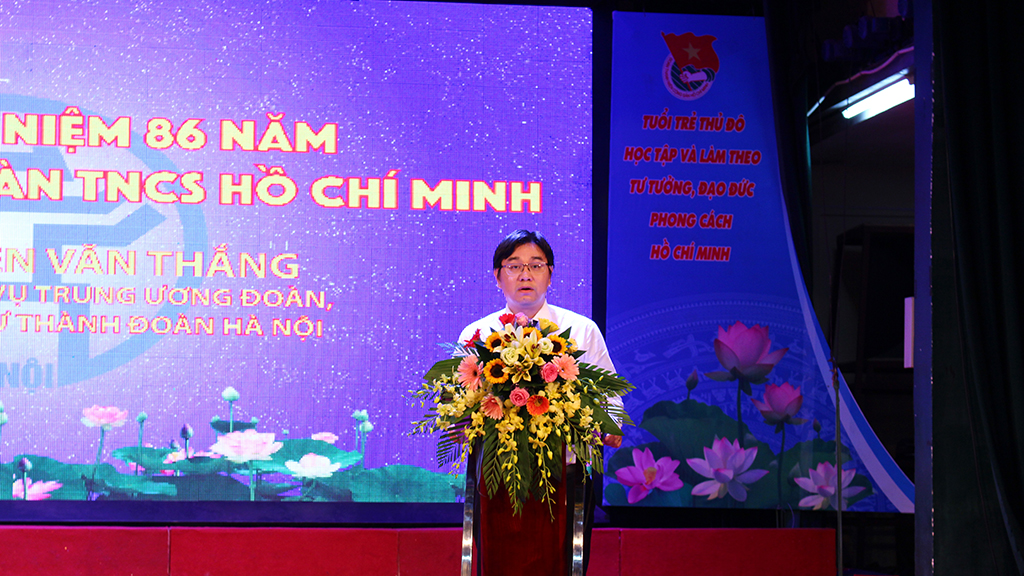 Anh Nguyễn Văn Thắng - Bí thư Thành đoàn Hà Nội phát biểu tại lễ mít-tinh - Ảnh - HÀ THANH