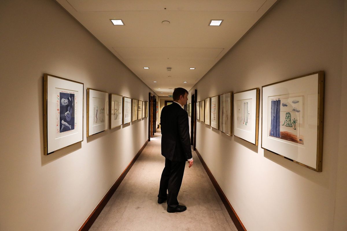 Các văn phòng và hành lang ở De Beers được trang trí bằng nhiều tác phẩm nghệ thuật đương đại nổi tiếng - ảnh: Simon Dawson/Bloomberg