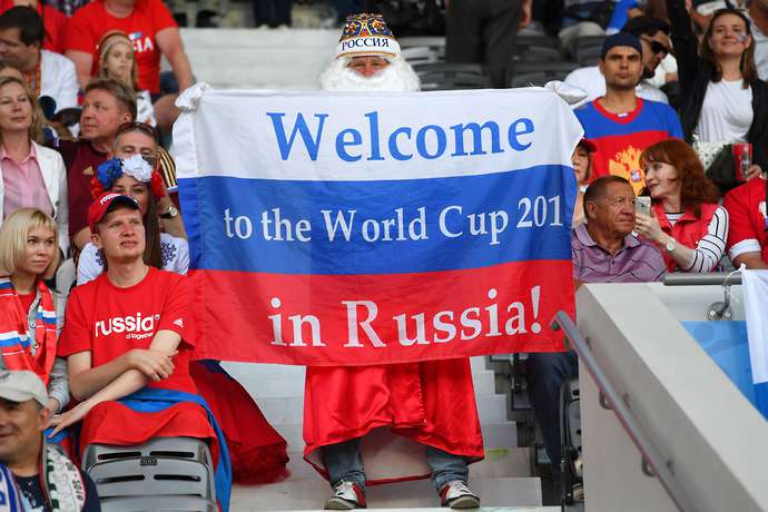 CĐV Nga sẽ tạo ra hình ảnh đẹp ở World Cup 2018. Ảnh: givemesport.com