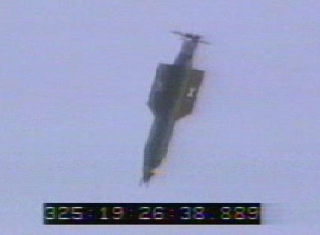 Một quả bom MOAB được thả từ chuyên cơ vận tải MC-130 năm 2003 - Ảnh: Reuters