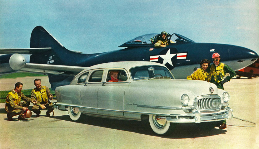 Đại sứ Nash Airflyte năm 1951 với máy bay chiến đấu Grumman F9F Panther Navy