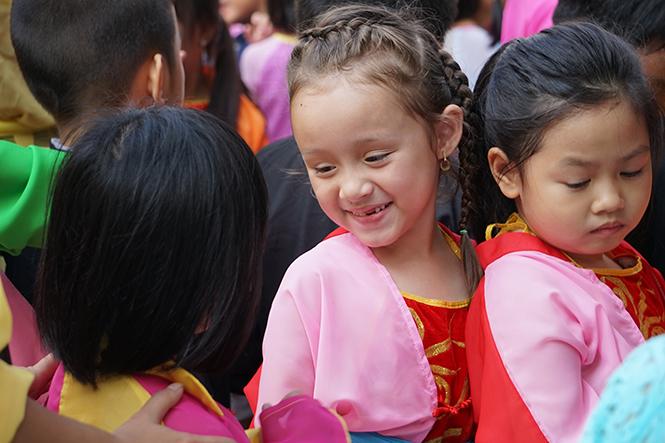 Thường xuyên tổ chức các lễ hội truyền thống giúp học sinh có cơ hội tìm hiểu, hội nhập và làm quen với môi trường quốc tế đa dạng về văn hóa, sắc tộc