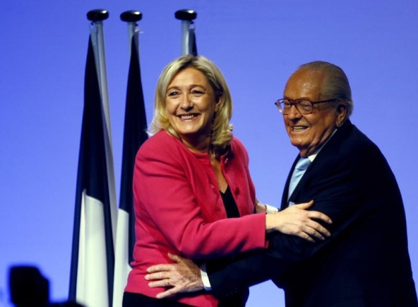 Ông Jean-Marie Le Pen và con gái Marine Le Pen - Ảnh: Reuters